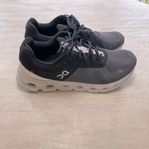 On Cloud Cloudrunner size 11 color Eclipse like new running shoes.